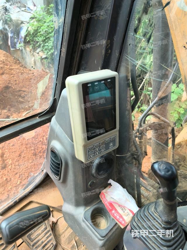 后窗玻璃角标（驾驶室部分）