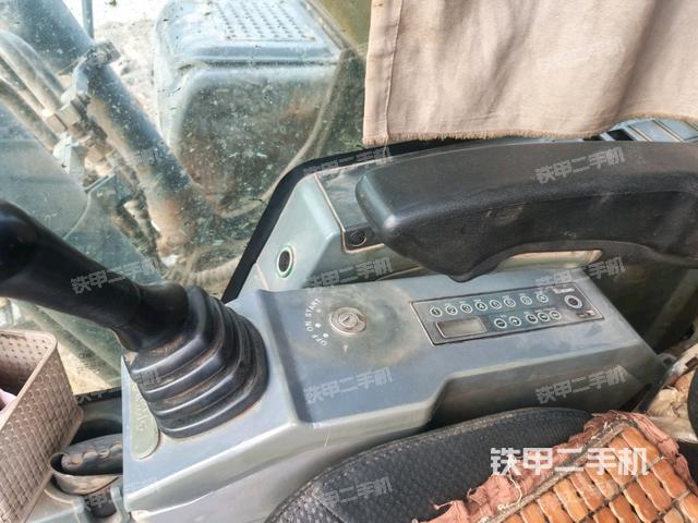 座椅右側(cè)控制臺/鑰匙門/油門/含右手柄（駕駛室部分）