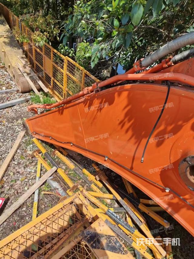 整机左侧（设备外观及核心部件）