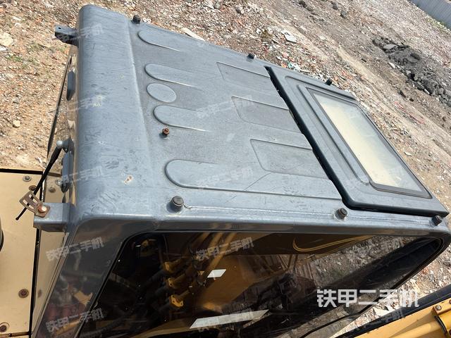 驾驶室顶部（整机外观）