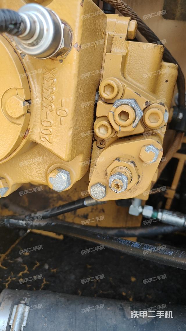 液压泵舱室正面整体（整机外观）