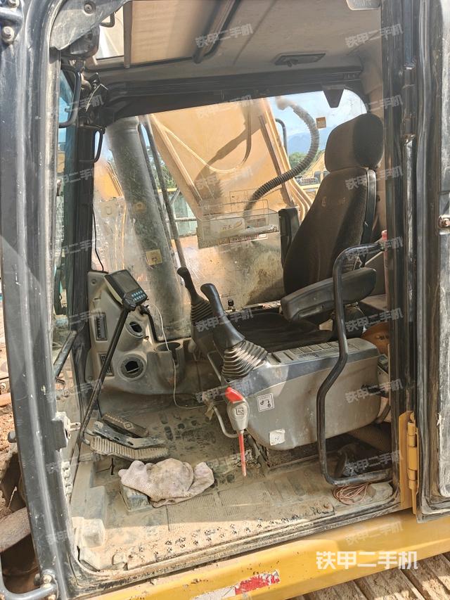 座椅右側(cè)控制臺(tái)/鑰匙門/油門/含右手柄（駕駛室部分）