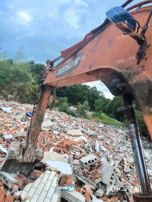 鏟斗右后整體（工作和回轉(zhuǎn)裝置）