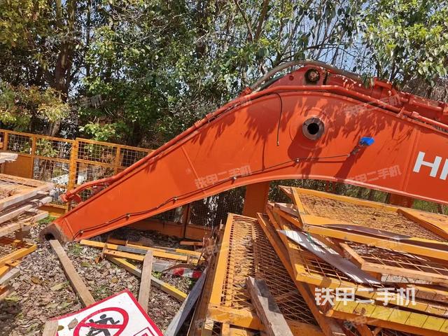 驾驶室操作台（设备外观及核心部件）