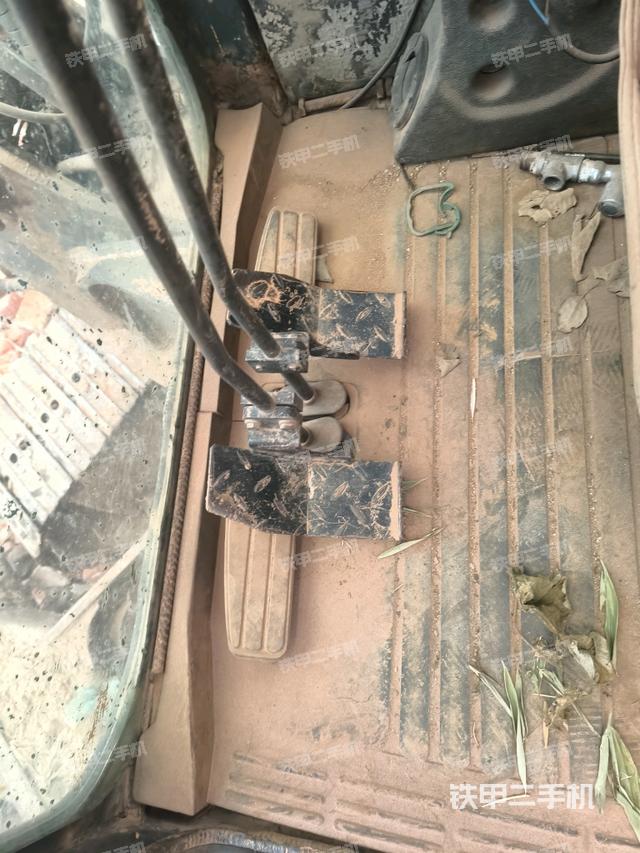 后窗玻璃角標（駕駛室部分）