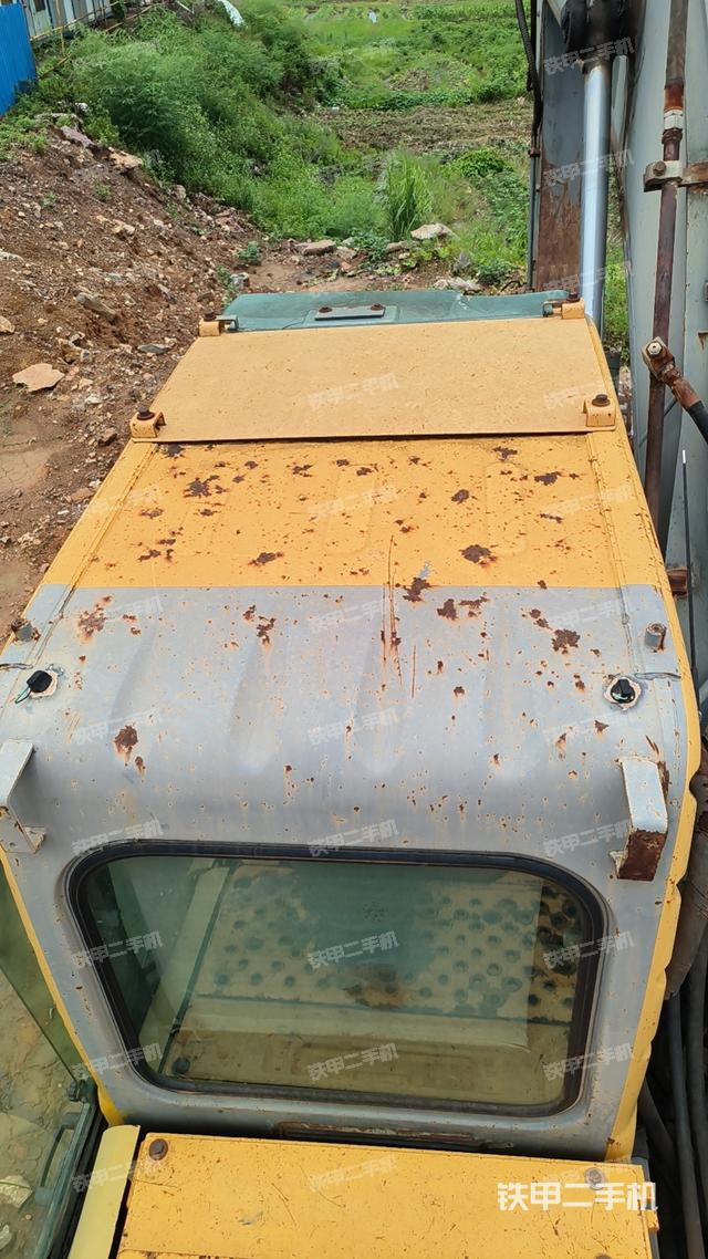 驾驶室顶部（整机外观）