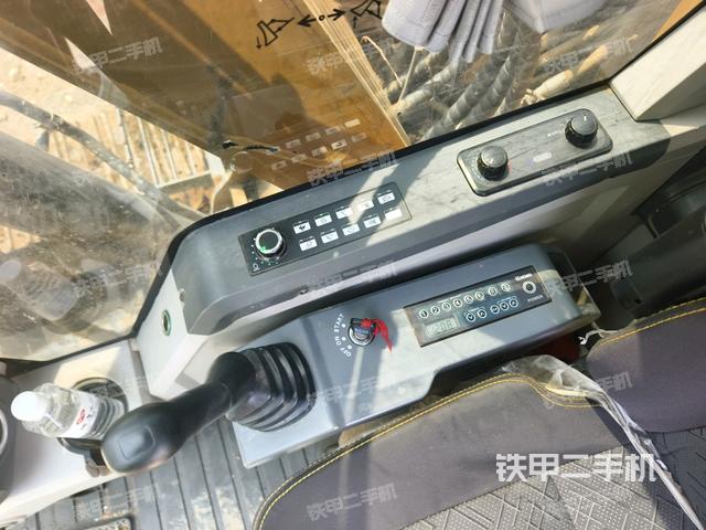 座椅右側(cè)控制臺/鑰匙門/油門/含右手柄（駕駛室部分）