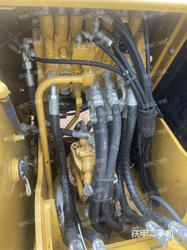 回轉(zhuǎn)馬達(dá)和主控閥（整機外觀）