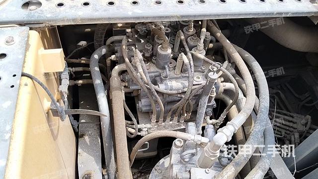 液压泵舱室正面整体（整机外观）