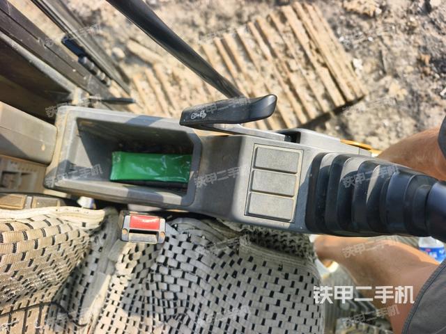 座椅左側(cè)控制臺(tái)/音響/含左手柄（駕駛室部分）