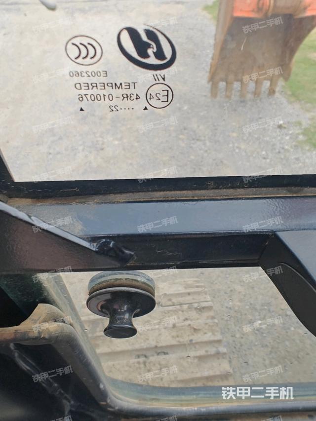 左后方玻璃角標(biāo)（駕駛室部分）