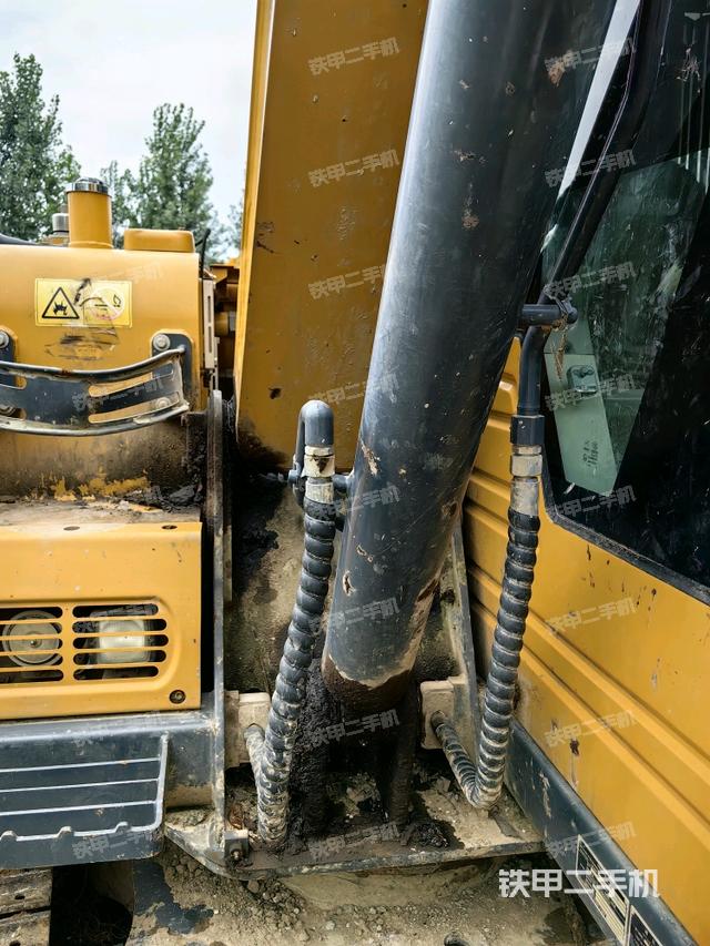 大臂根部?斜（工作和回轉(zhuǎn)裝置）