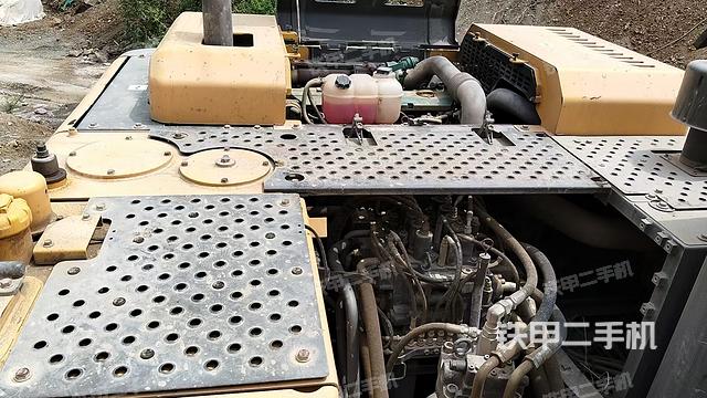 驾驶室顶部（整机外观）