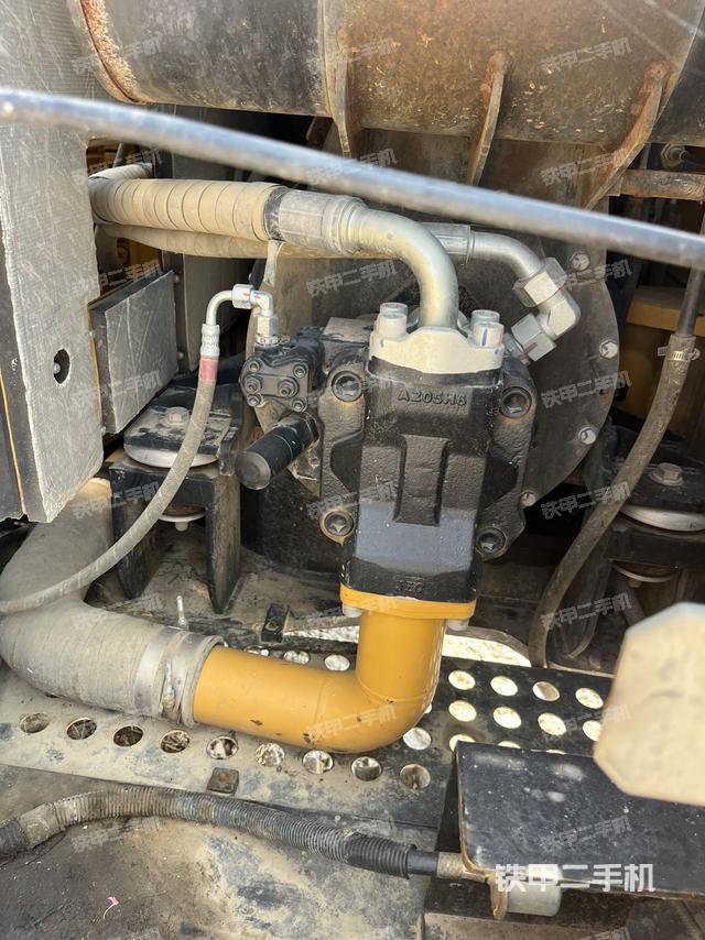 液壓泵艙室正面整體（整機(jī)外觀）