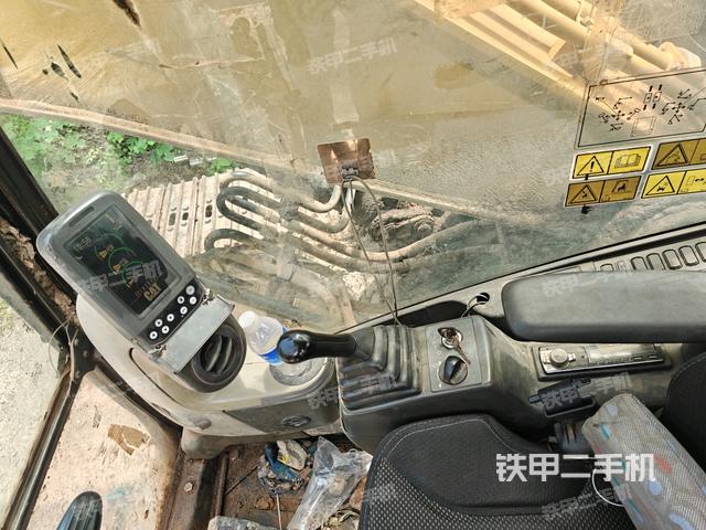 后窗玻璃角標(biāo)（駕駛室部分）