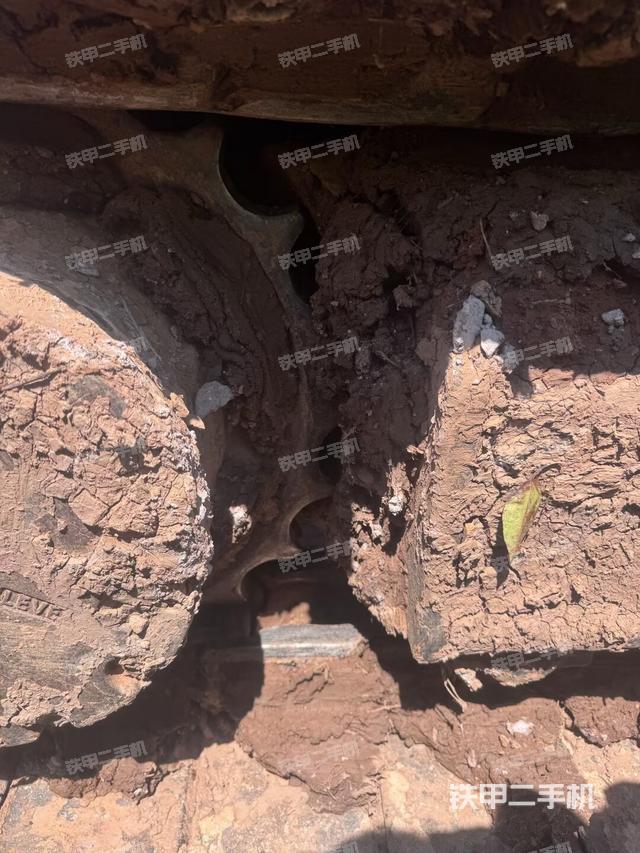 右驅(qū)動輪（行走機構(gòu)）