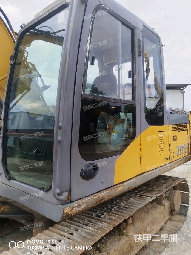 駕駛室左前45度（駕駛室部分）