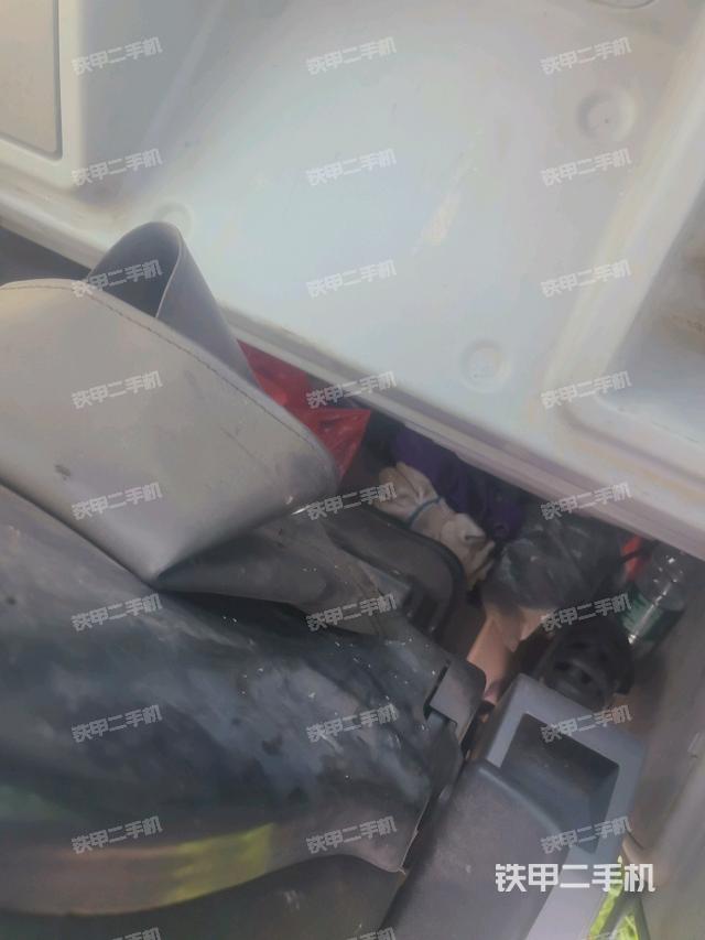 座椅后部（驾驶室部分）