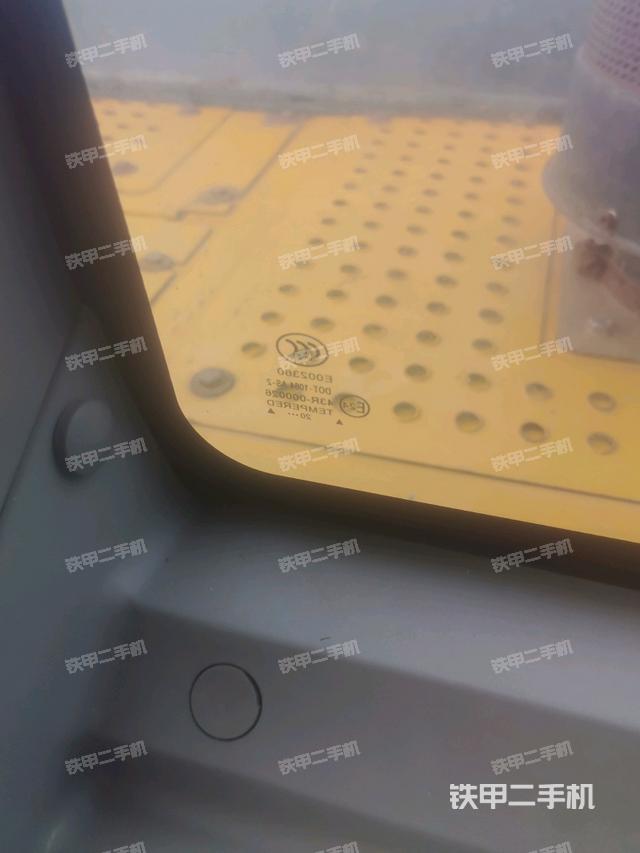 后窗玻璃角标（驾驶室部分）