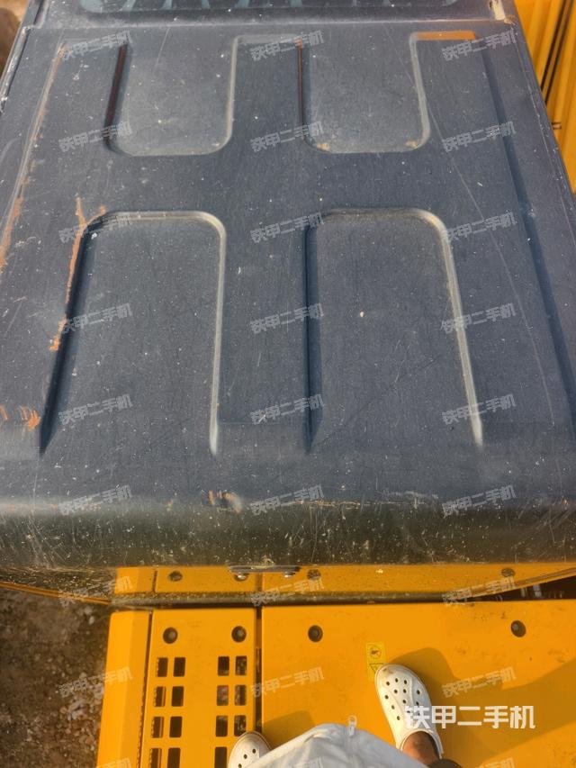 驾驶室顶部（整机外观）