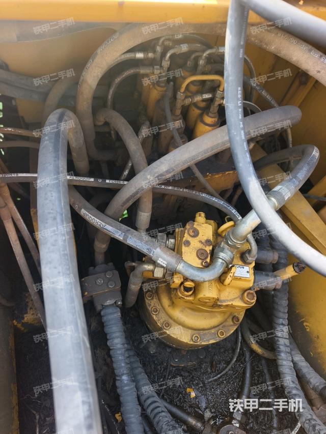 回转马达和主控阀（整机外观）