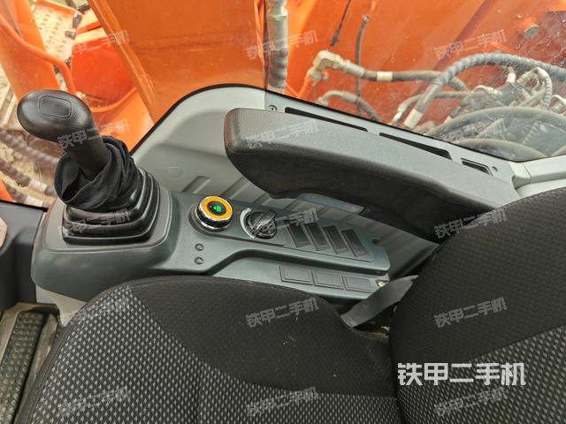 座椅右側(cè)控制臺(tái)/鑰匙門/油門/含右手柄（駕駛室部分）