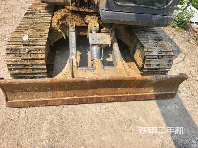 轉(zhuǎn)盤和下車架正前（工作和回轉(zhuǎn)裝置）