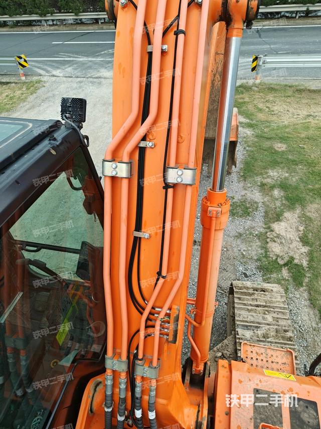 大臂背部俯視（工作和回轉(zhuǎn)裝置）