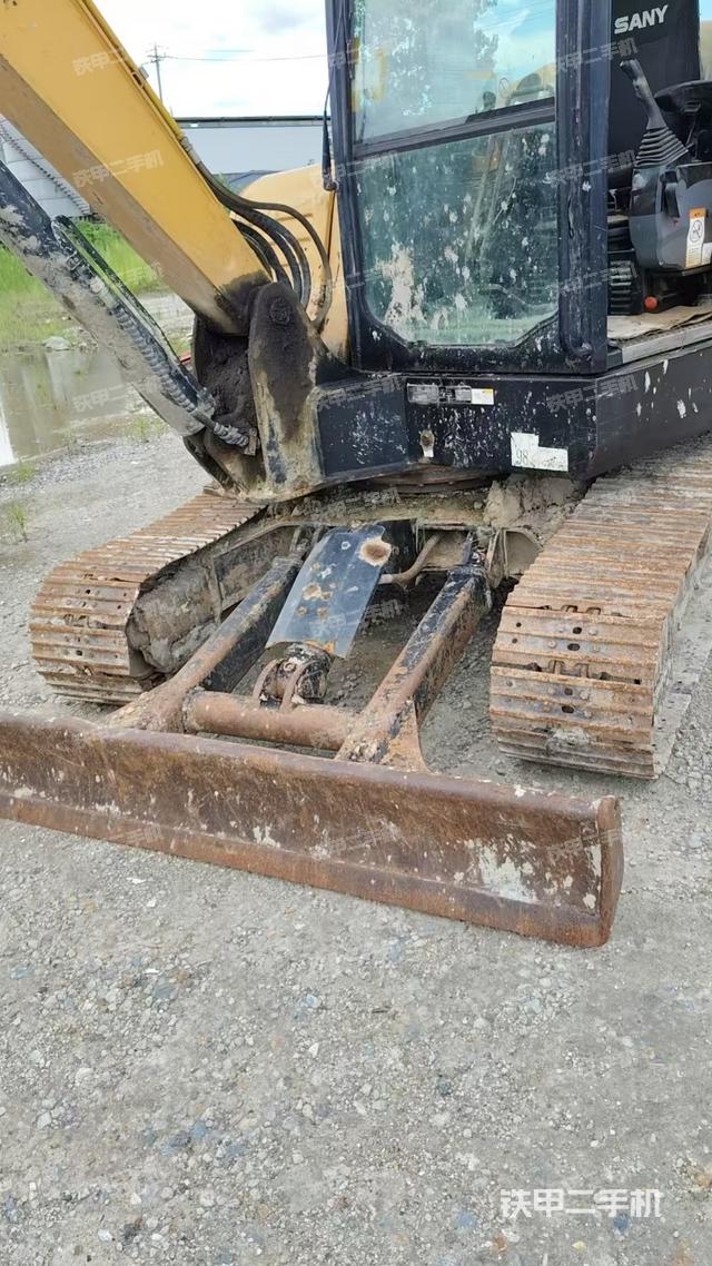 駕駛室頂部（整機(jī)外觀）