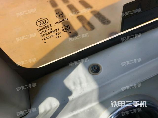 后窗玻璃角標（駕駛室部分）