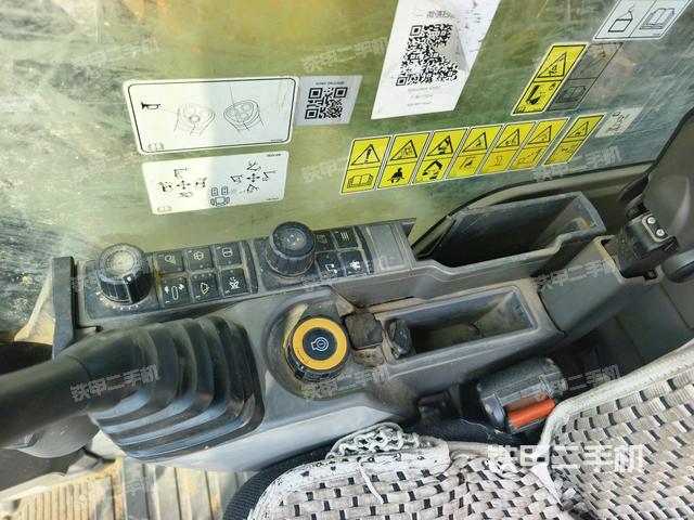 座椅右側(cè)控制臺(tái)/鑰匙門/油門/含右手柄（駕駛室部分）