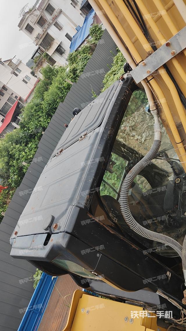 驾驶室顶部（整机外观）