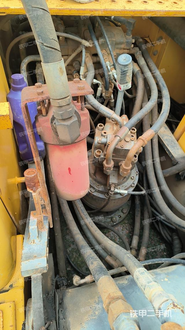 回转马达和主控阀（整机外观）