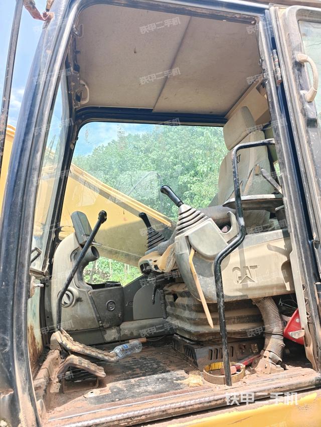 座椅右側(cè)控制臺(tái)/鑰匙門/油門/含右手柄（駕駛室部分）