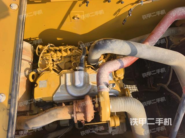 發(fā)動(dòng)機(jī)室（上車部件）