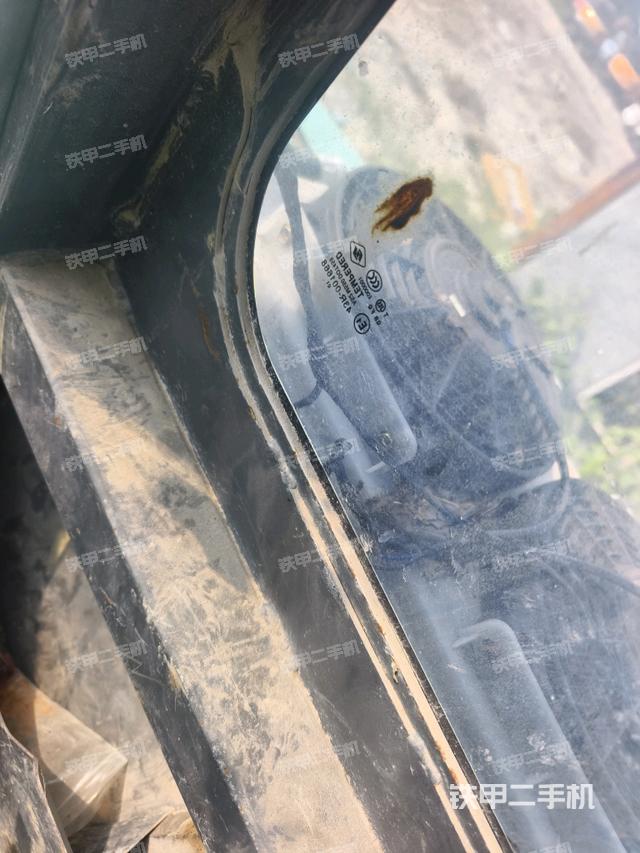 后窗玻璃角标（驾驶室部分）