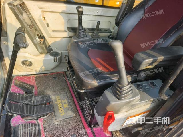 驾驶室整体（整机外观）