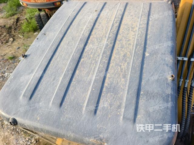 驾驶室顶部（整机外观）