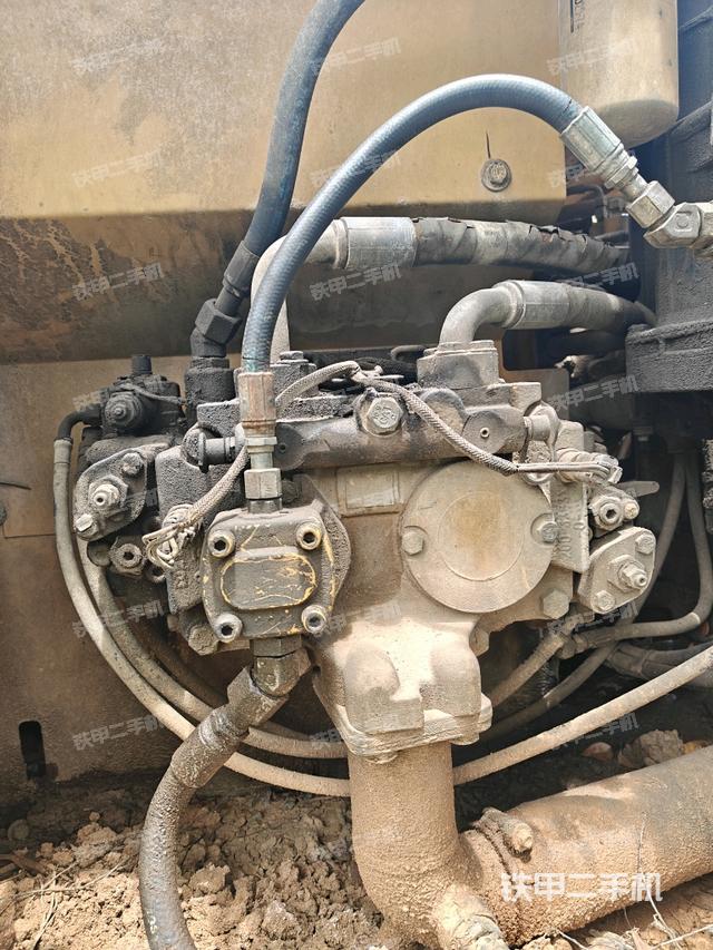 液壓泵斜45?左（大件艙室）