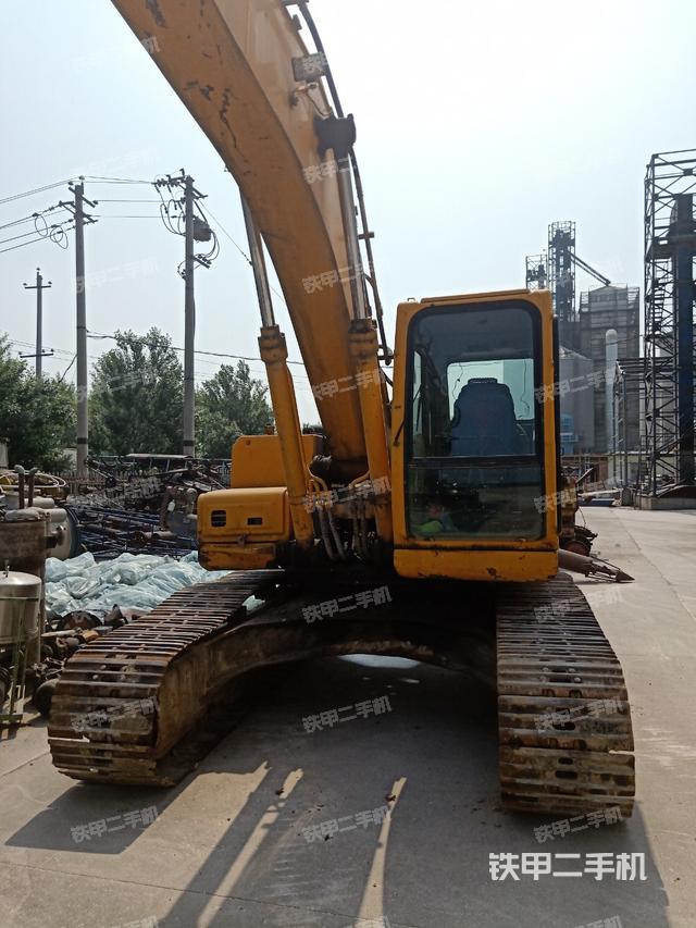 驾驶室顶部（整机外观）