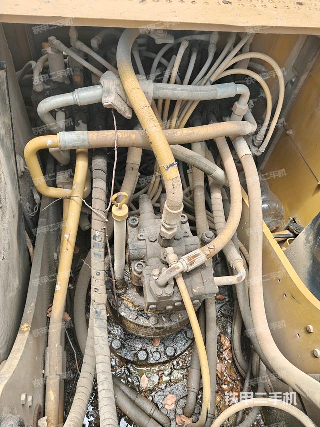 回轉(zhuǎn)馬達(dá)（上車部件）