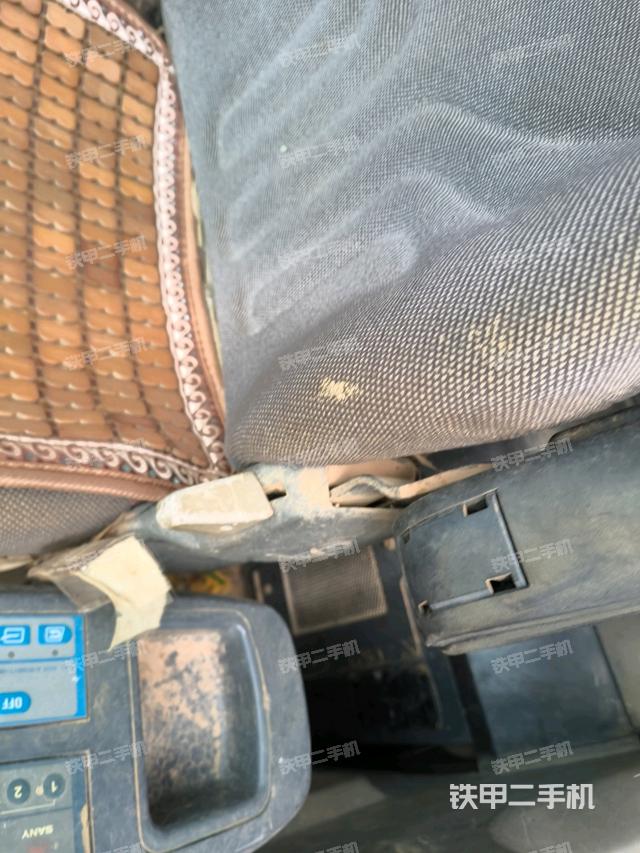 座椅左侧控制台/音响/含左手柄（驾驶室部分）