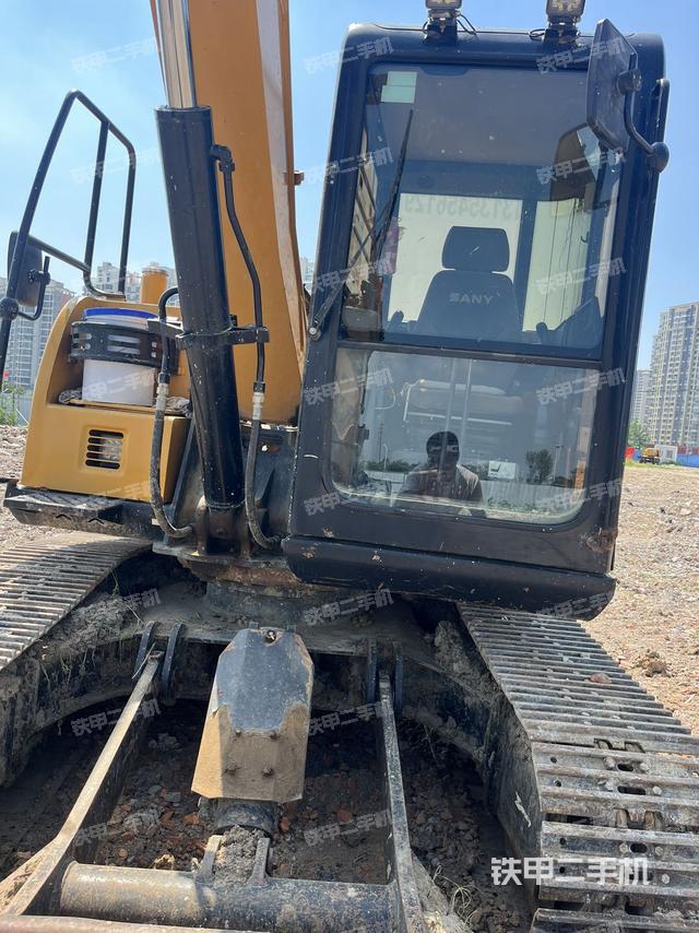 駕駛室頂部（整機(jī)外觀）