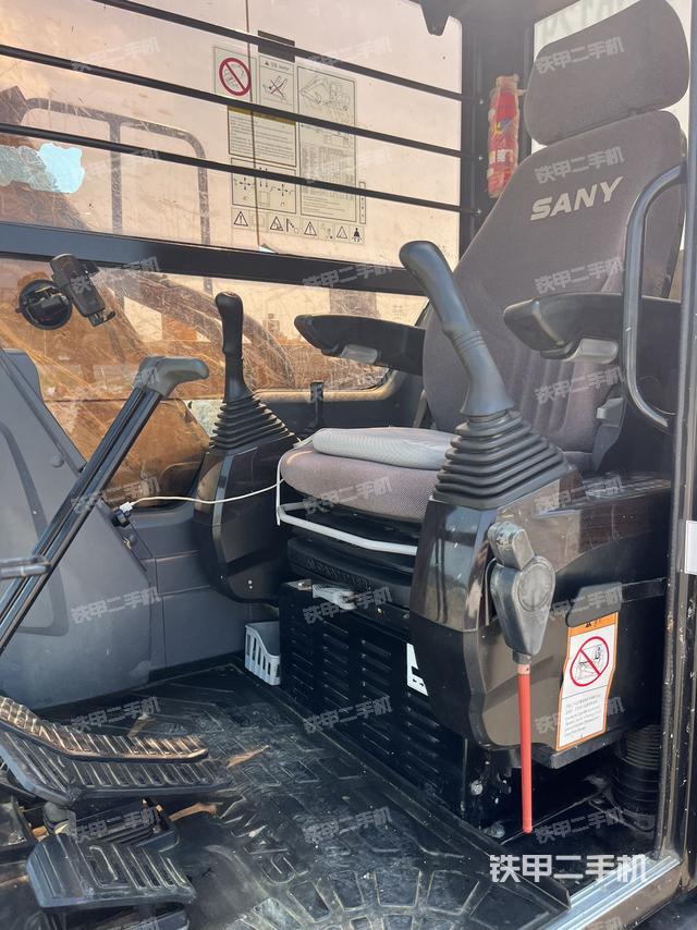 駕駛室整體（整機(jī)外觀）