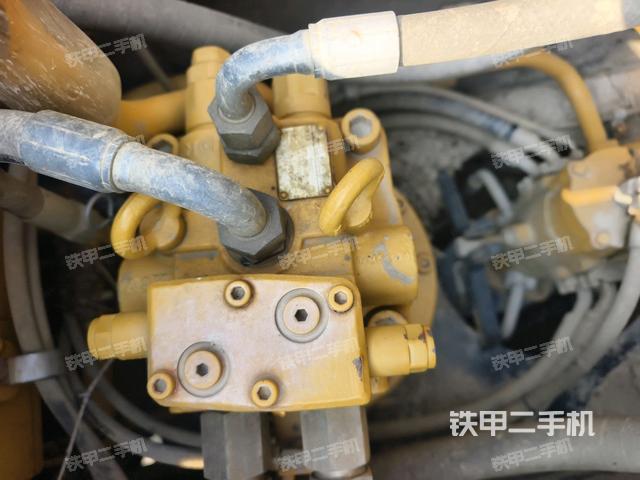 回转马达和主控阀（整机外观）