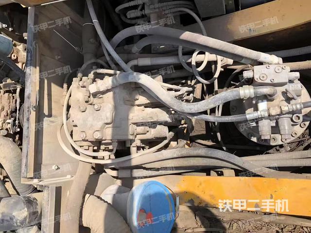 回转马达和主控阀（整机外观）