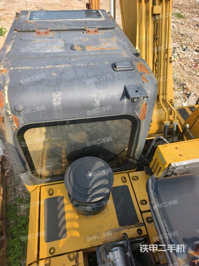 驾驶室顶部（整机外观）