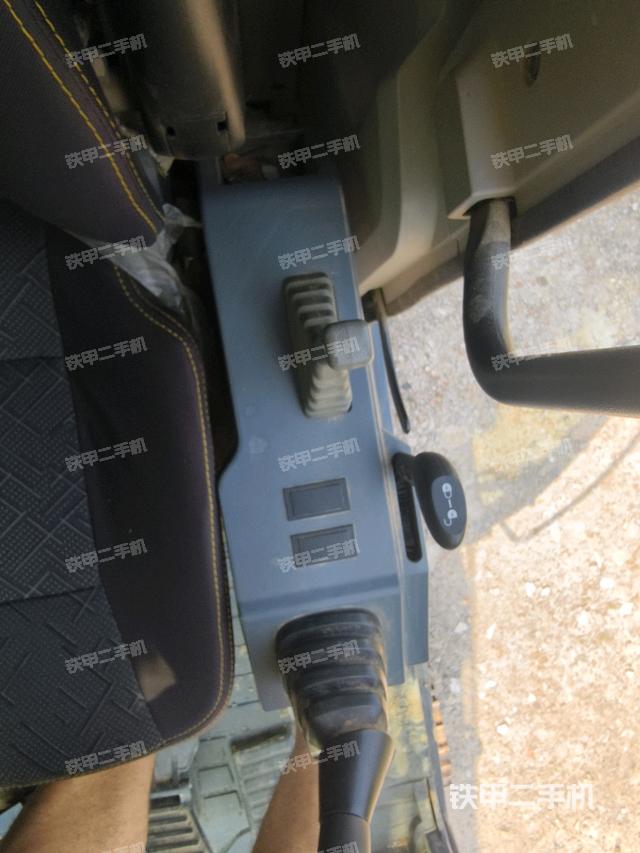 座椅左側(cè)控制臺/音響/含左手柄（駕駛室部分）