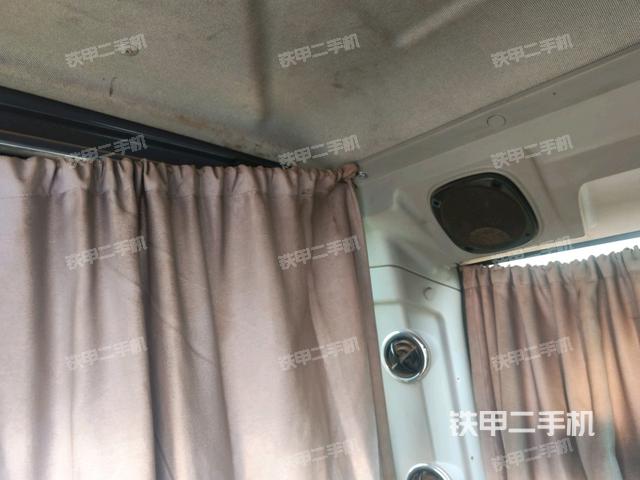 左后方玻璃角標(biāo)（駕駛室部分）