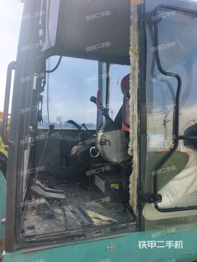  驾驶室正侧（驾驶室部分）